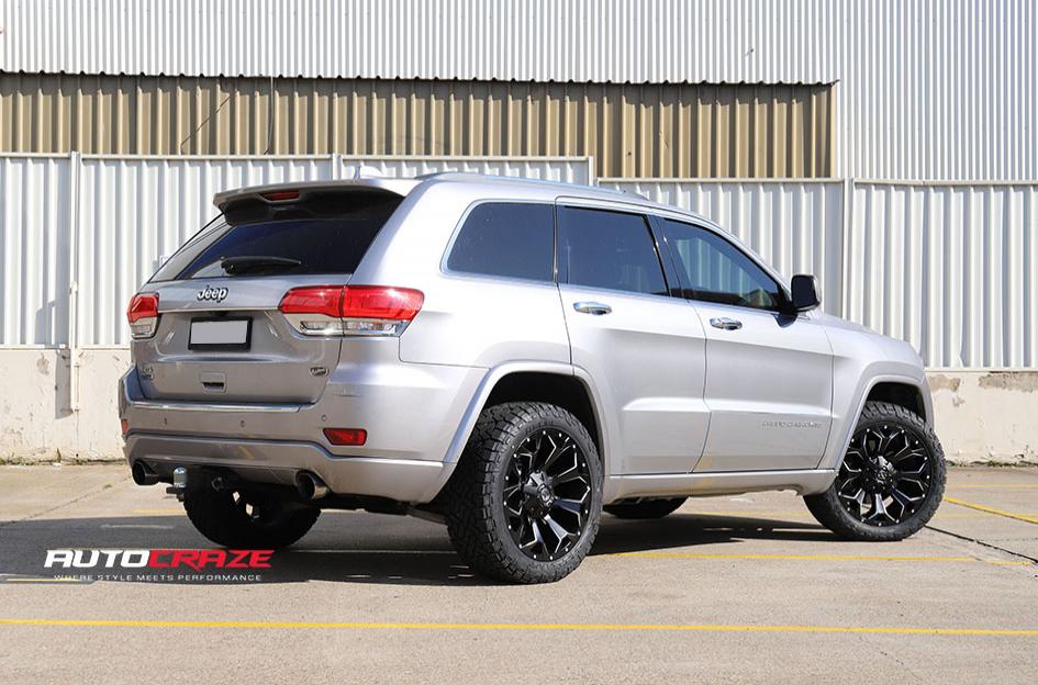 JEEP-GRAND-CHEROKEE-ASSAULT-GLOSS-BLACK-MILLED-ACCENTS